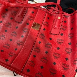 New w/o tags Red Visetos tote
